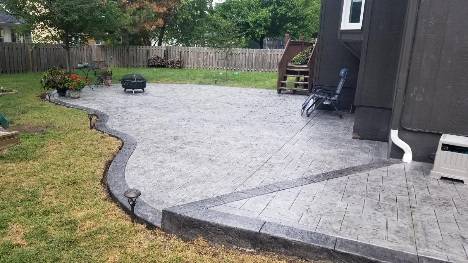 Ashlar slate patio with a dark border